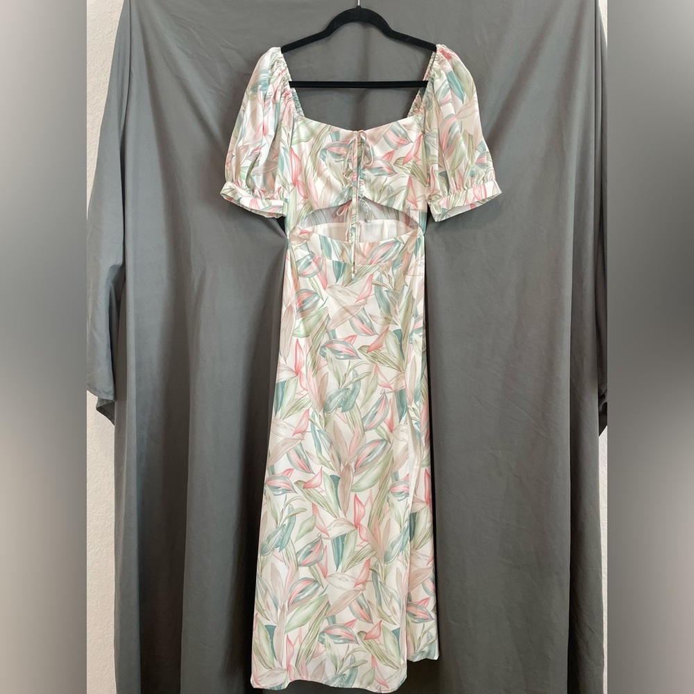 Lulu’s Thriving Moment White Floral Print Puff Sleeve Cutout Midi Dress, Medium - Picture 2 of 16
